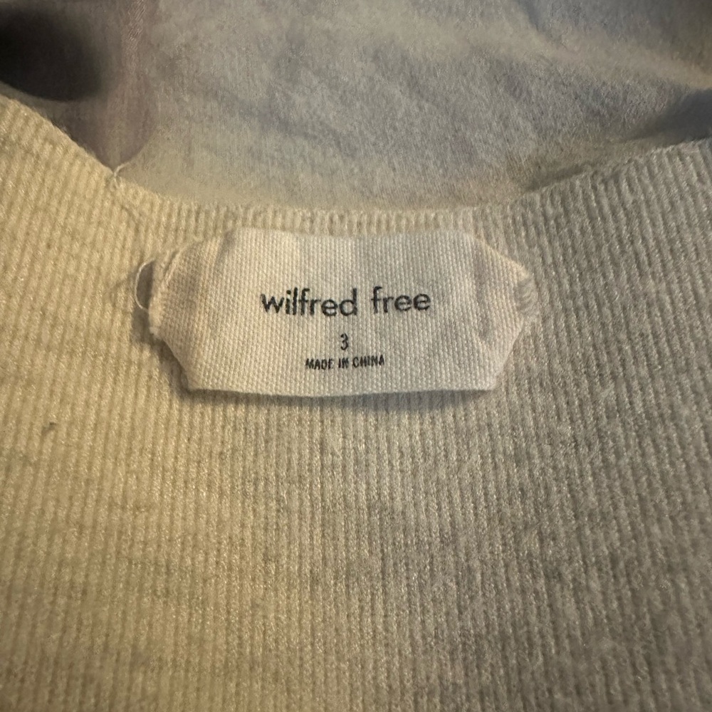 Aritiza Sweater - Picture 2 of 4